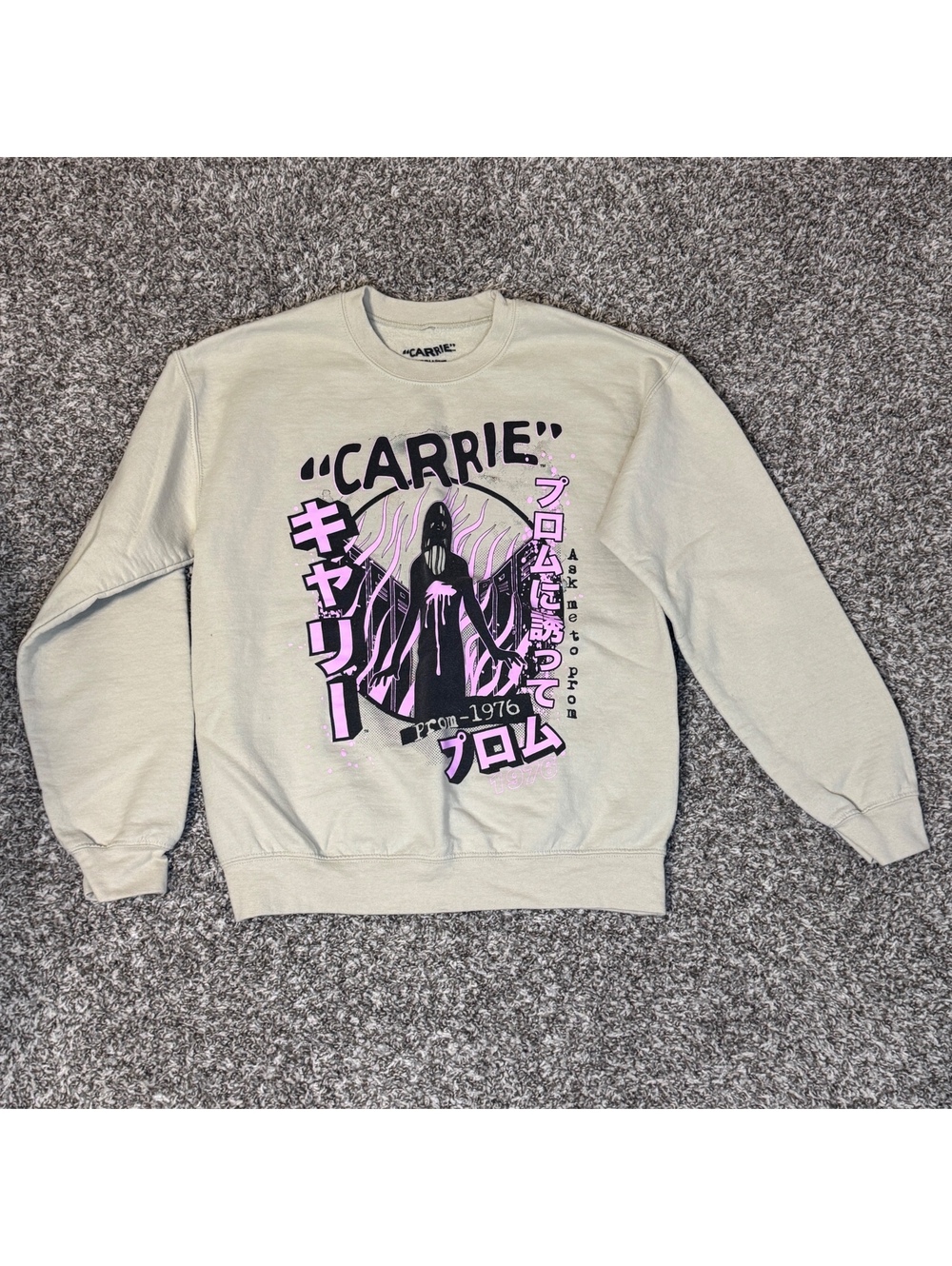 Carrie “Prom 1976” Graphic Sweatshirt – Size M